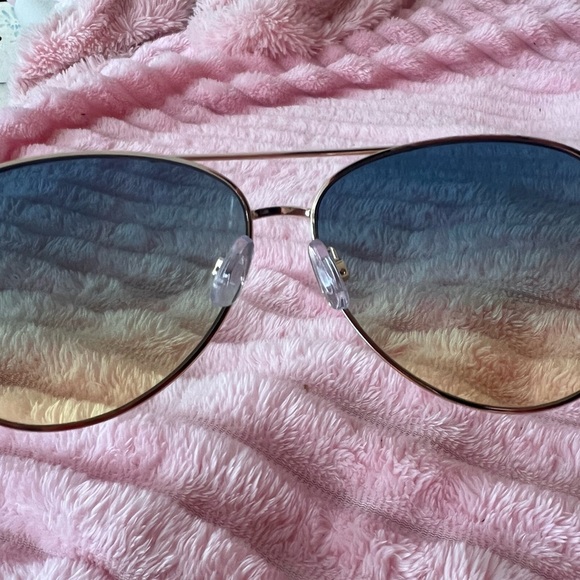 Sunglasses bundle! - Picture 9 of 10